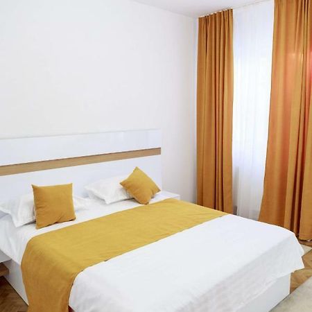 Strada Muresenilor - Savas Apartament Брашов Экстерьер фото
